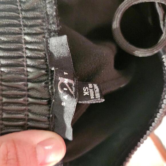 21 Saints Women's fleece lined faux leather joggers elastic waist black- size XS - Picture 8 of 9